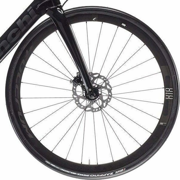 front hub på Bianchi Aria Aero 105