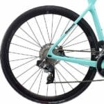 Bagnav med Sram RIVAL ETAP AXS D1 MAX 36T bagskifter på Bianchi Infinito XE Rival