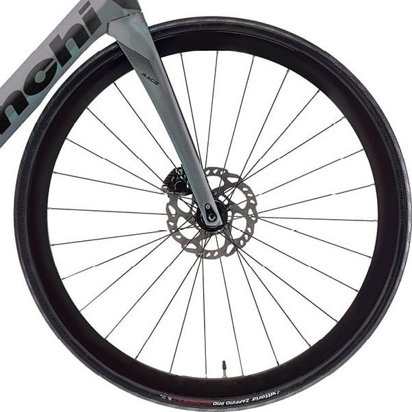 front hub på Bianchi Oltre Race 105 24sp