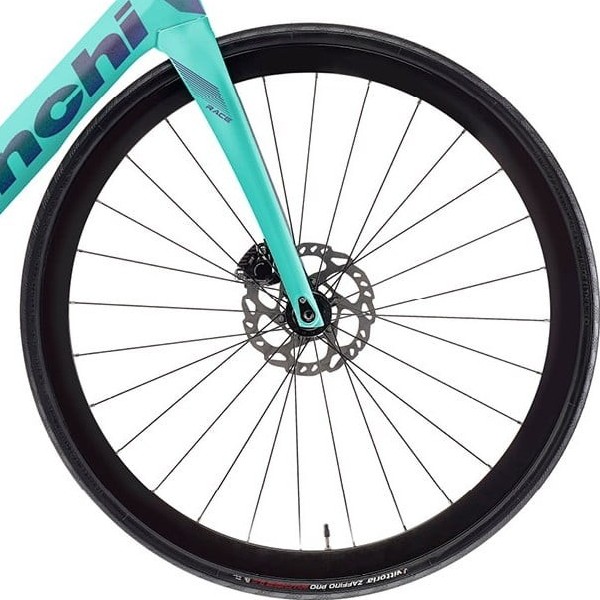 front hub på Bianchi Oltre Race 105 Di2 24sp