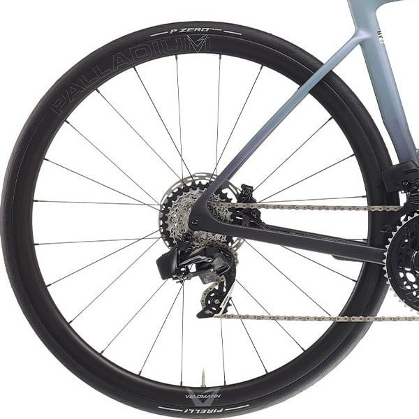Bagnav på Bianchi Specialissima PRO Sram Force eTap AXS