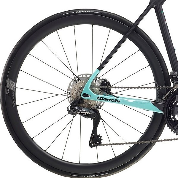 Bagnav på Bianchi Specialissima Ultegra Di2 24sp