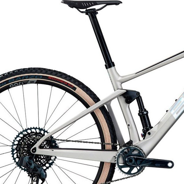 Sadel på BMC Fourstroke 01 TWO
