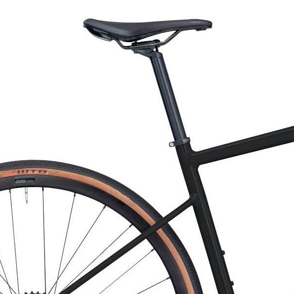Sadel på BMC Roadmachine AL X TWO