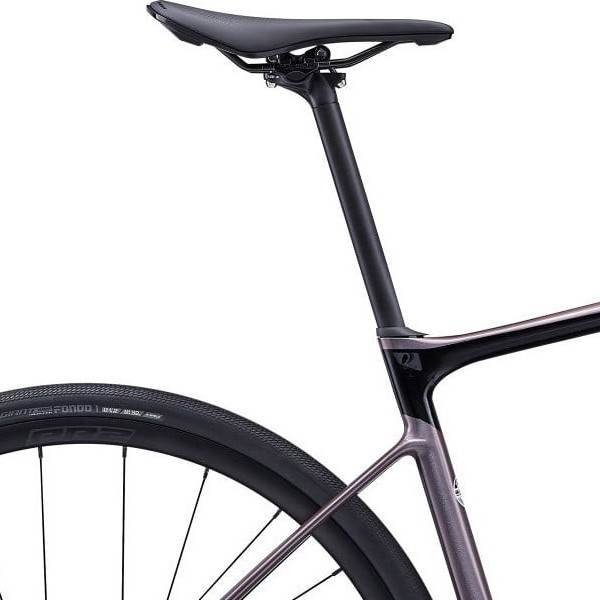 Sadel på Giant Defy Advanced 1