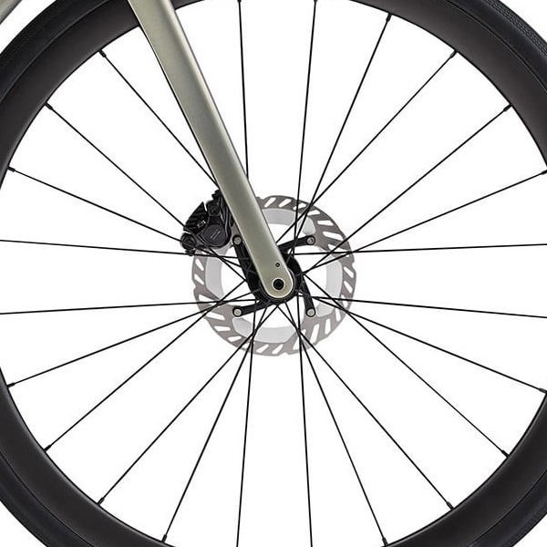 front hub på Giant Defy Advanced SL 1