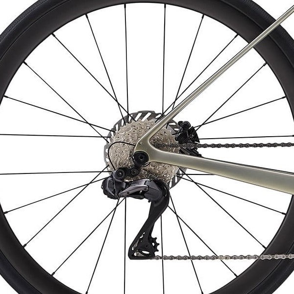 Bagnav på Giant Defy Advanced SL 1