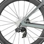 Bagnav med SRAM RIVAL eTap AXS bagskifter på Scott Foil RC 20