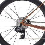 Bagnav med SRAM Rival eTap AXS bagskifter på Giant Defy Advanced Pro 1
