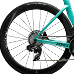 Bagnav 12 x 100mm thru-axle på Factor MONZA SRAM FORCE