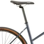 Sadel med Nishiki aluminium 27 sadelpind på Nishiki Comp Nine Acera