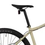 Sadel med Kalloy SP-602 sadelpind på Principia LTD SRAM SX 1x12sp Flatbar RS Susp. Fork