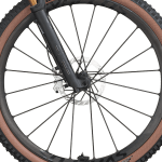 Fornav med Syncros Silverton SL2-30 CL full Carbon fælg på Scott Lu eRIDE 900 SL