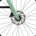 Fornav Alloy 6 Bolt 24H 12x100mm thru-axle på Specialized Turbo Vado SL 2 4.0