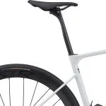 Sadel Giant Fleet SL på Giant Defy Advanced Pro 1